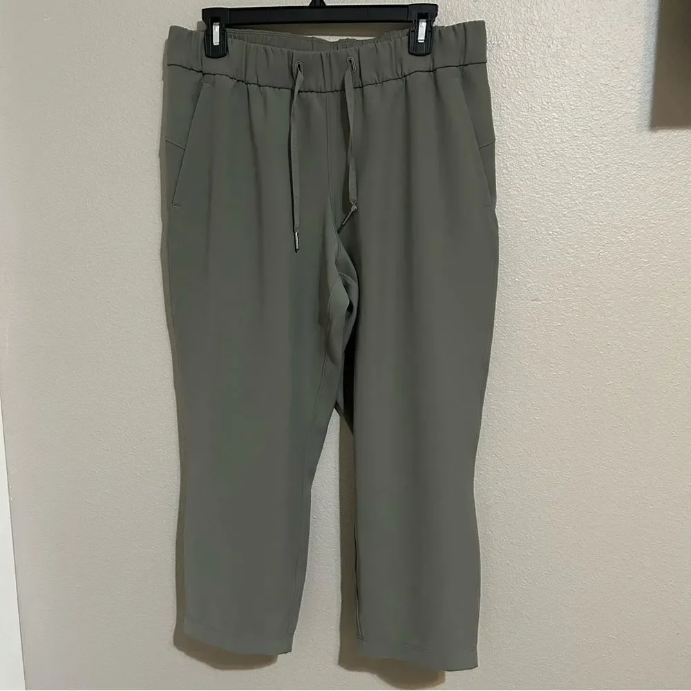 Lululemon On The Fly Grey Sage Cropped Athletic Pull On Pants Women’s Size 10